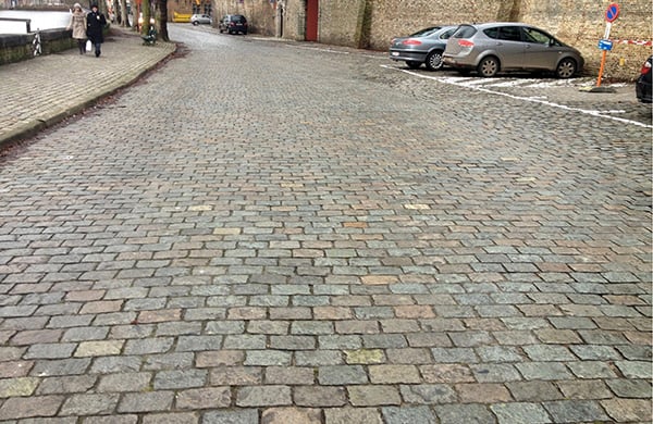 Porphyry-cobblestone-street-in-Belgium-Stone-Curators-600x390-1