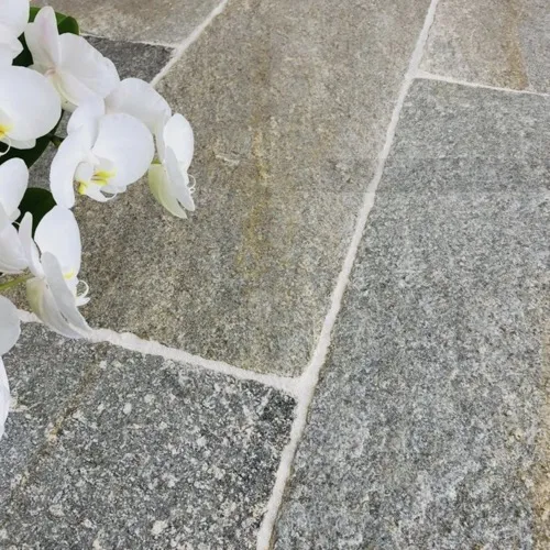 Gneiss Pietra Italia Full Color Natural Cleft and Brushed Interior Floor 500